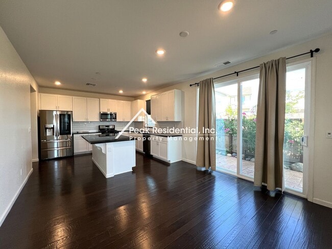 Building Photo - Newer 4bd/3ba Folsom Home with 2 Car Garage