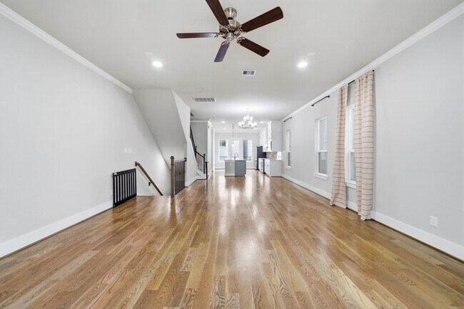 Building Photo - 1307 W 24th St