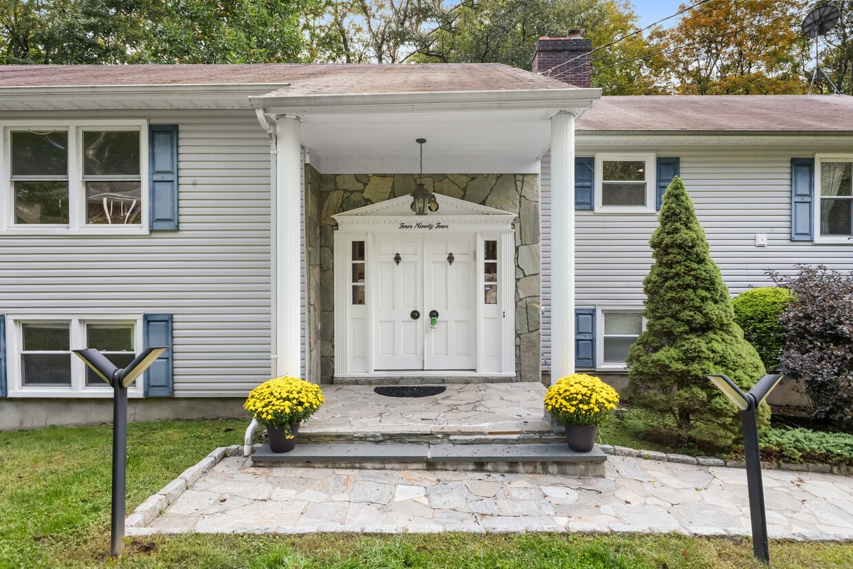 Foto principal - 494 Sawmill Rd