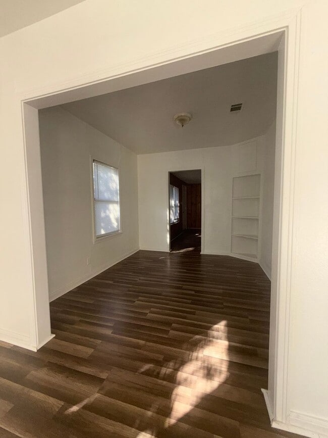 Building Photo - Cozy 3 Bedroom Family Home