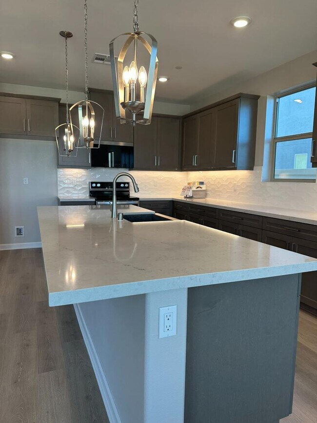 Building Photo - 2055 Woolem Pl