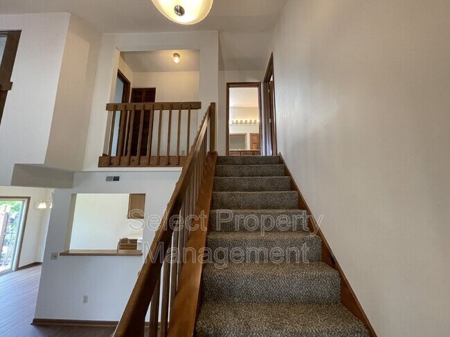 Foto del edificio - 5138 Pinebrook Dr