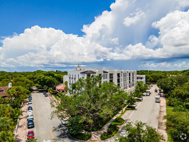 Foto del edificio - 718-722 Valencia Ave