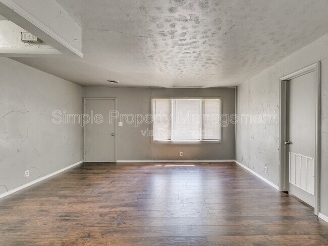Foto del edificio - 1321 NW 82nd St