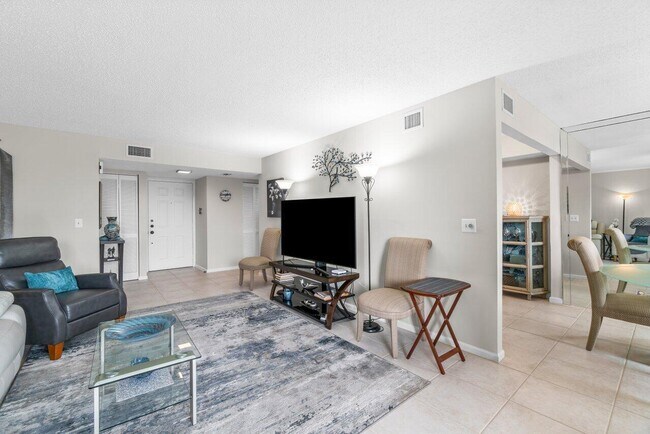 Building Photo - 800 Jeffery St