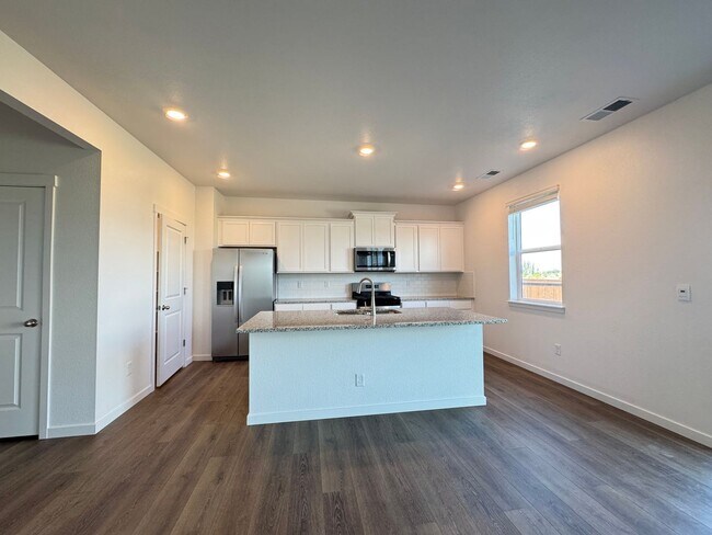 Foto del edificio - Brand New, Beautiful House-Fort Collins/Windsor