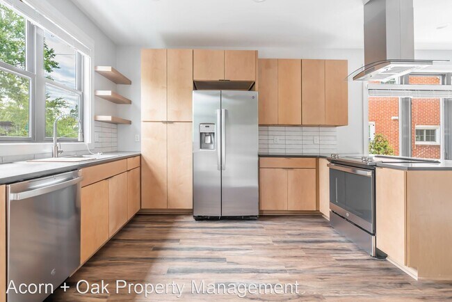 Foto del edificio - 3 br, 2.5 bath House - 1009 N. Gregson St.
