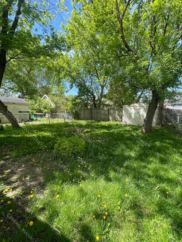 Building Photo - 2071 E Buder Ave