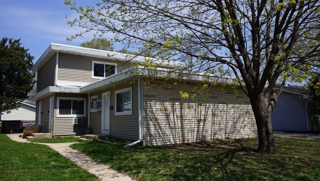 Building Photo - 2838 Coolidge St