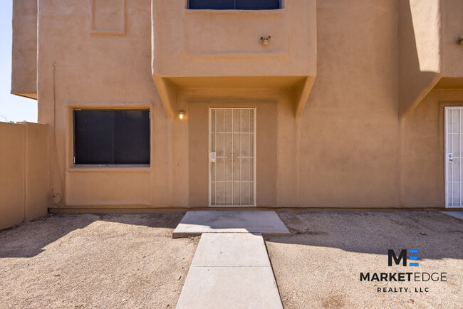 Foto del edificio - House at 48th/Broadway! JOIN THE WAITLIST!