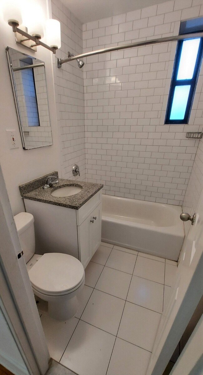 Foto del edificio - 42-42 80th St