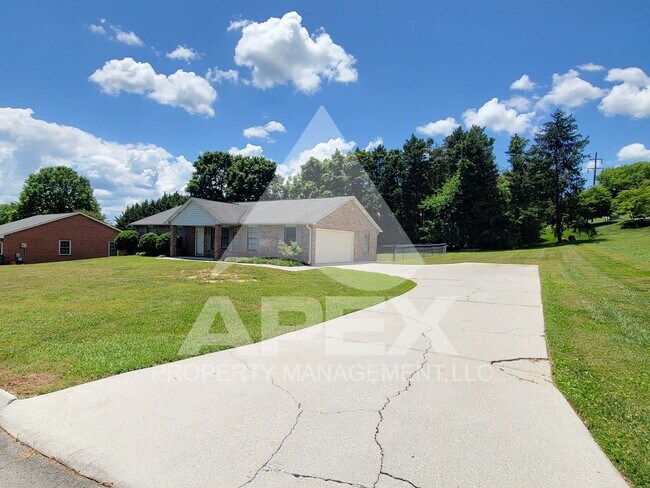 Foto del edificio - Beautiful 3 Bd/2 Ba Single Family Brick ho...