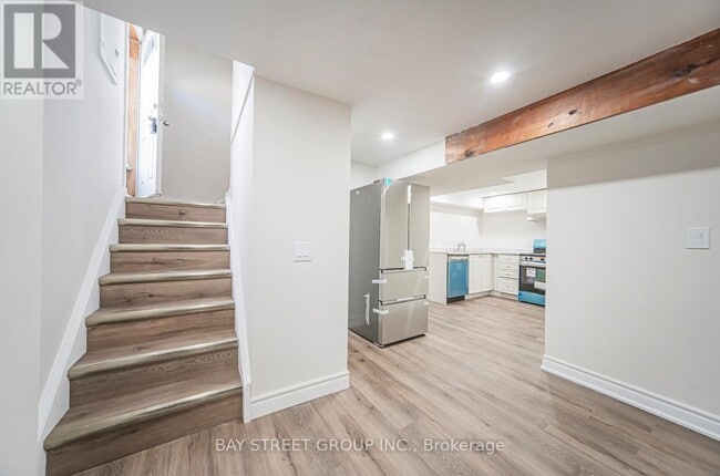 Building Photo - 538 Queens Dr