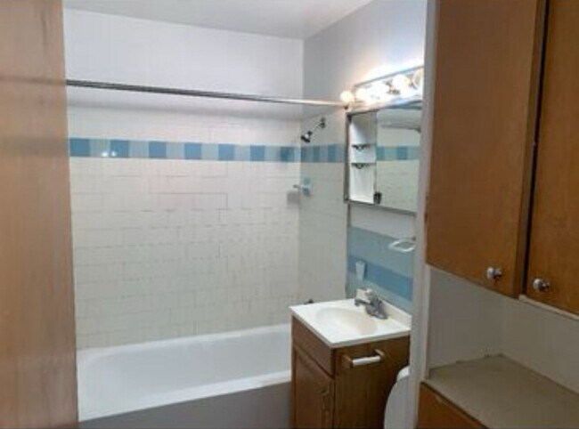 Building Photo - 4 Bedroom, 2 Bathroom House Close to Purdu...