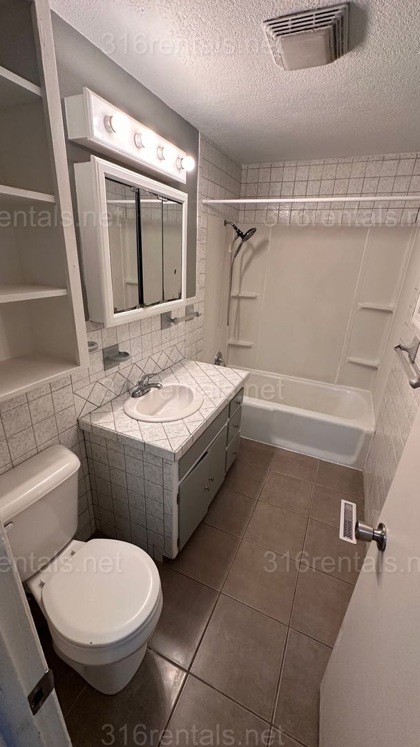 Foto del edificio - $1250 - 3 bed 1 bath - Single Family Home