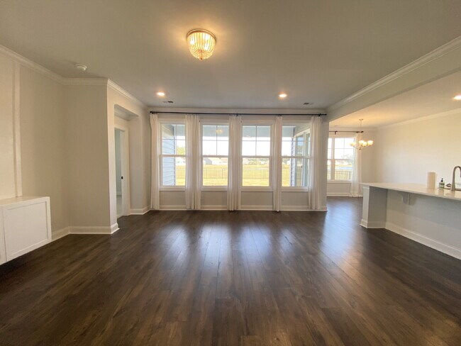 Building Photo - Spacious, Four Bedroom, Ranch Style Home!