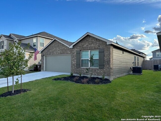 Building Photo - 3 Bedroom/2 Bathroom Home in the Overlook ...