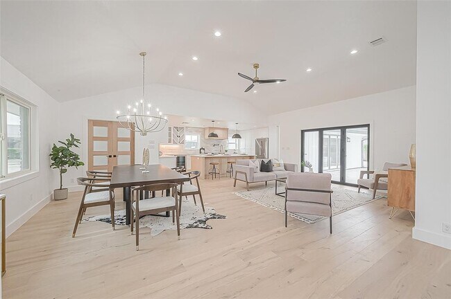 Foto del edificio - 6254 Locke Ln