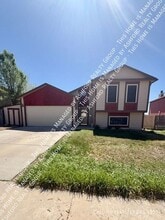 Building Photo - 975 Daffodil St