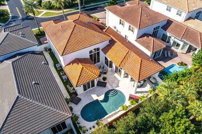 Foto del edificio - 16251 Bristol Pointe Dr