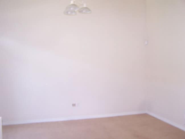 Building Photo - 11 Fuller Cir