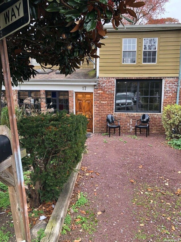 Primary Photo - 17 Jade St