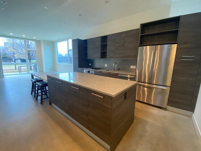 Cocina - 435 W Hobbie St