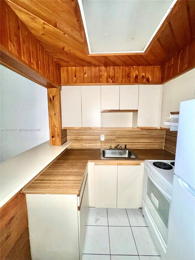 Building Photo - 4370 NW 11th St