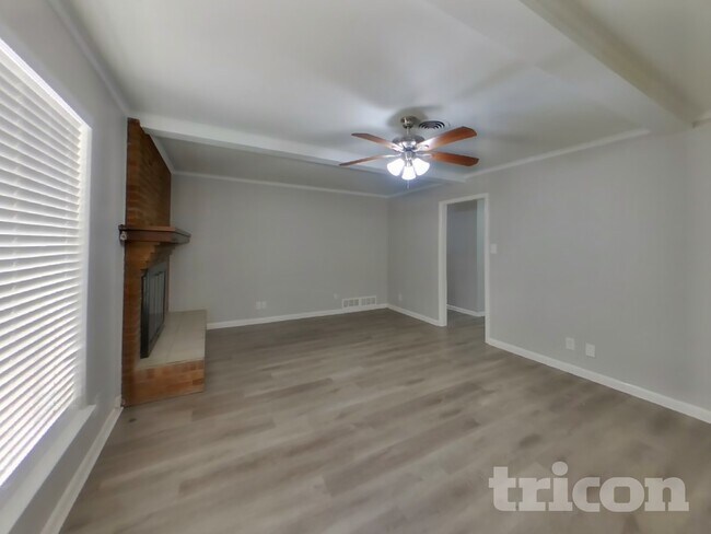 Foto del edificio - 3240 Springwood Ln