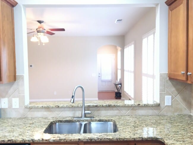 Building Photo - 2026 Hudson Ln