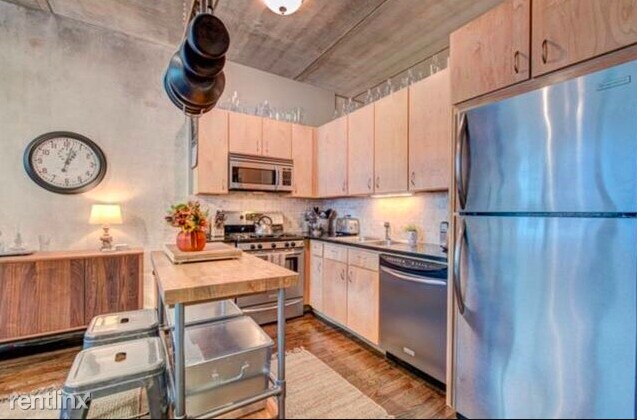 Building Photo - 1 br, 1 bath  - 630 N Franklin St Unit 11