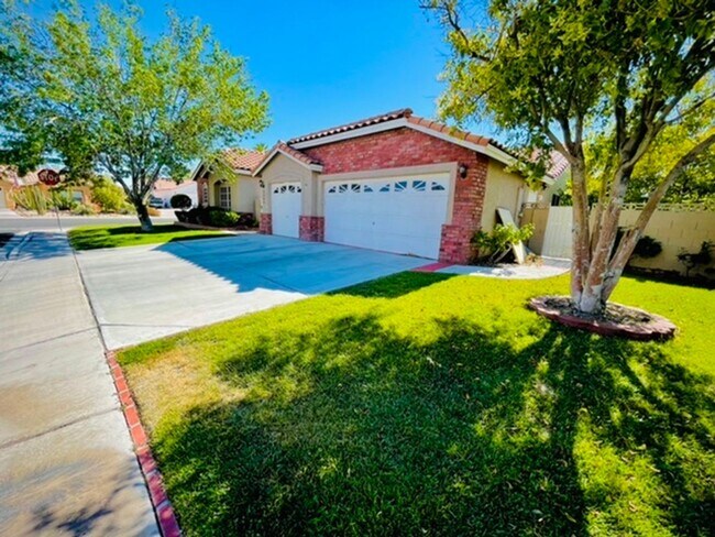 Building Photo - *AMAZING POOL & SPA, CORNER LOT, 3 CAR GAR...