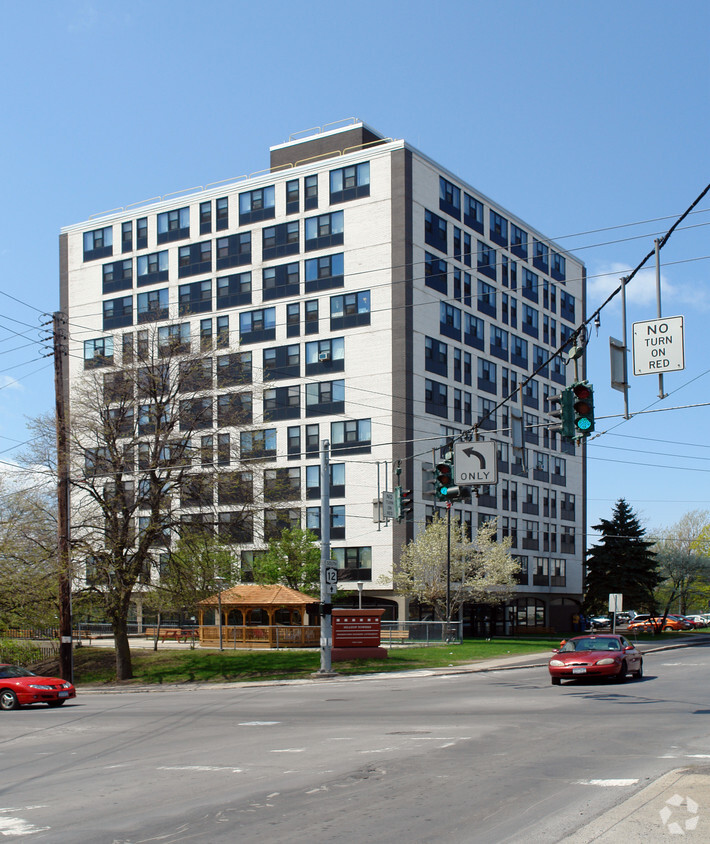 Primary Photo - Hilltop Towers