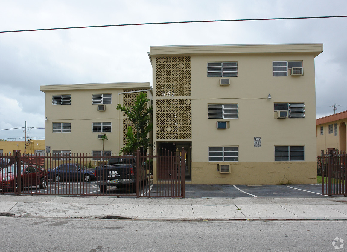 Primary Photo - 1050 NW 1st St