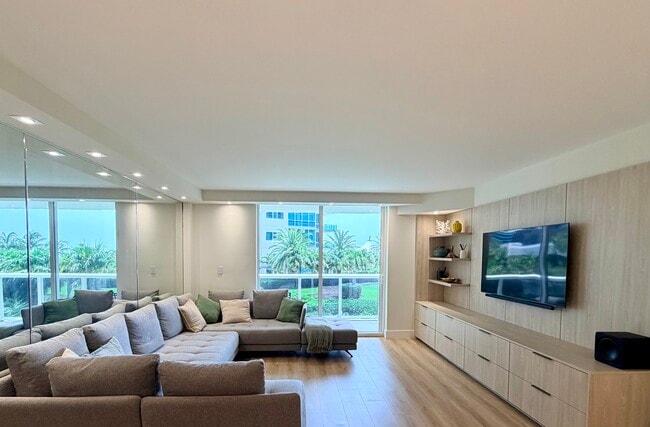 Building Photo - 10275 Collins Ave