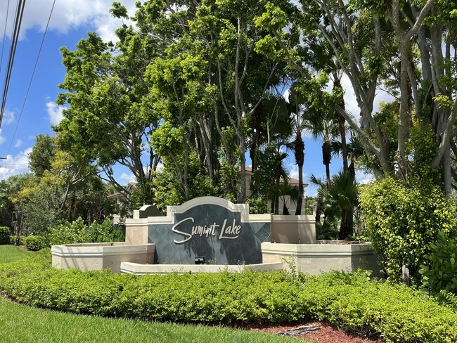 Foto del edificio - 930 Summit Lake Dr