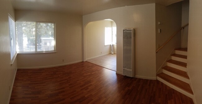 Foto del edificio - Renovated 1-Bedroom with Garage Parking & ...