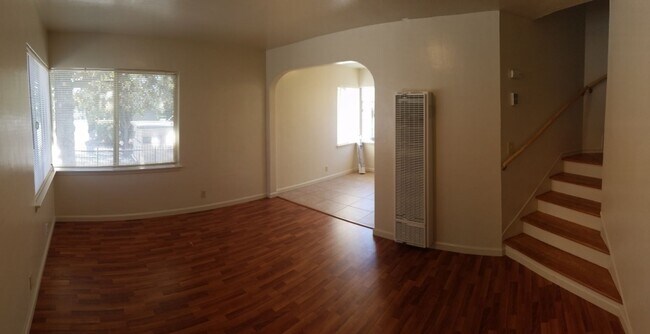 Foto del edificio - Renovated 1-Bedroom with Garage Parking & Garbage Paid!
