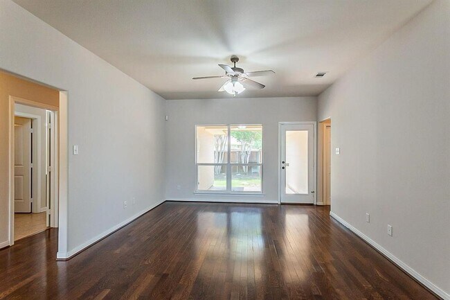 Foto del edificio - 3217 N Bell Ave