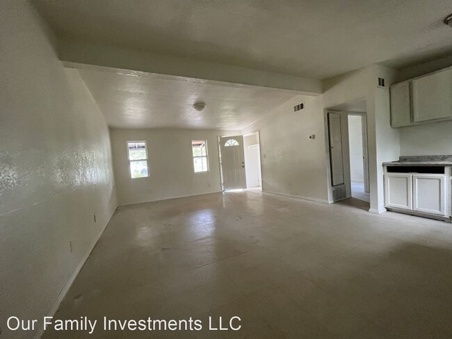 Building Photo - 3 br, 1 bath House - 2814 E. 43Rd St. N.