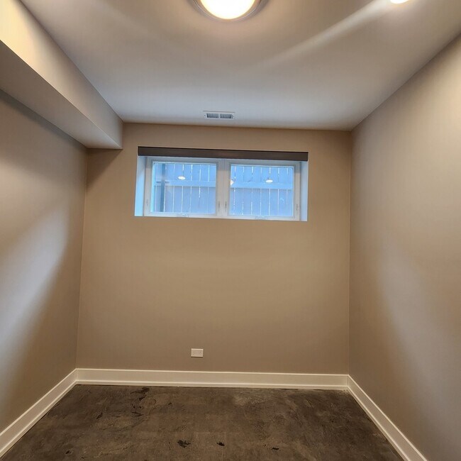 Foto del edificio - 1221 E Marquette Rd