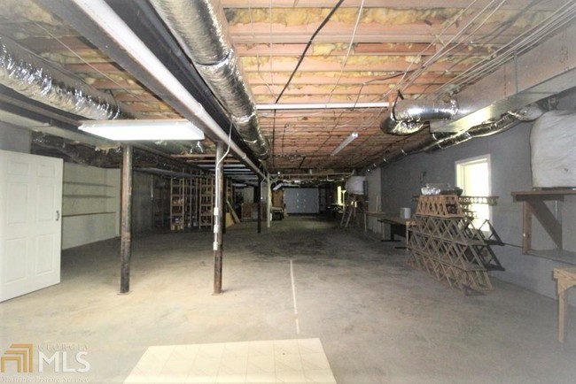 Building Photo - 5225 Laurel Terrace