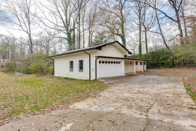 Building Photo - 4454 Thompson Mill Rd