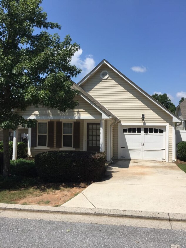 180 Highland Falls Dr House Rental in Hiram, GA