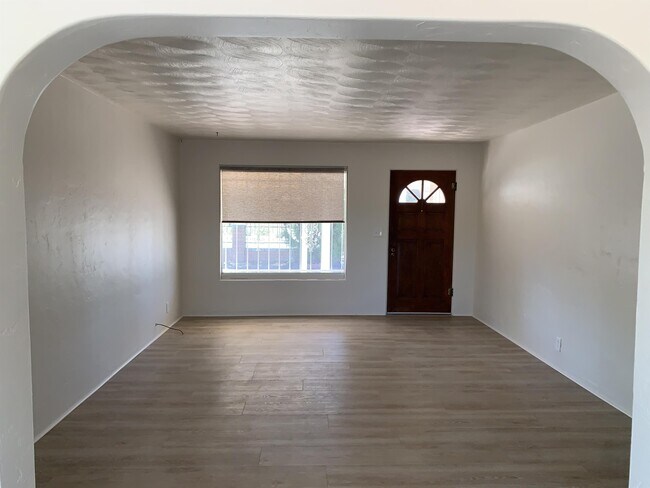 Foto del edificio - 2301 E 18th St
