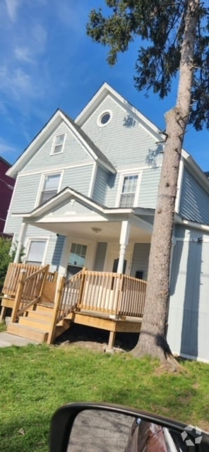 Building Photo - 1110 Lake St
