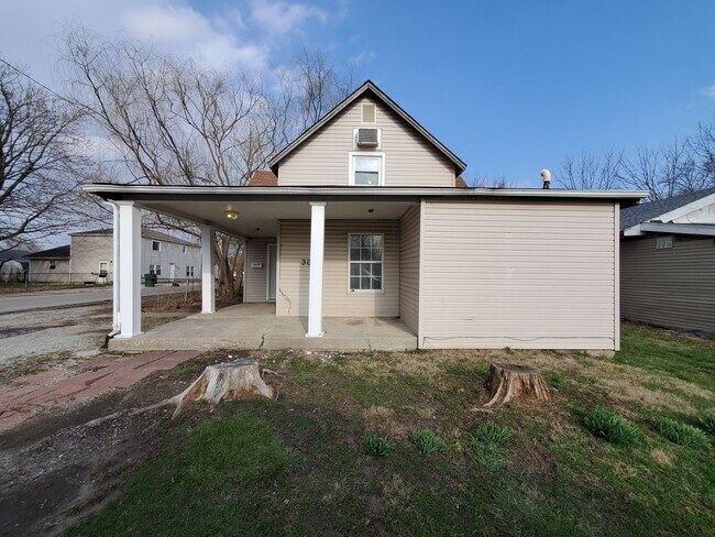 Foto del edificio - Spacious 5 bedroom 2 bath Southside Muncie