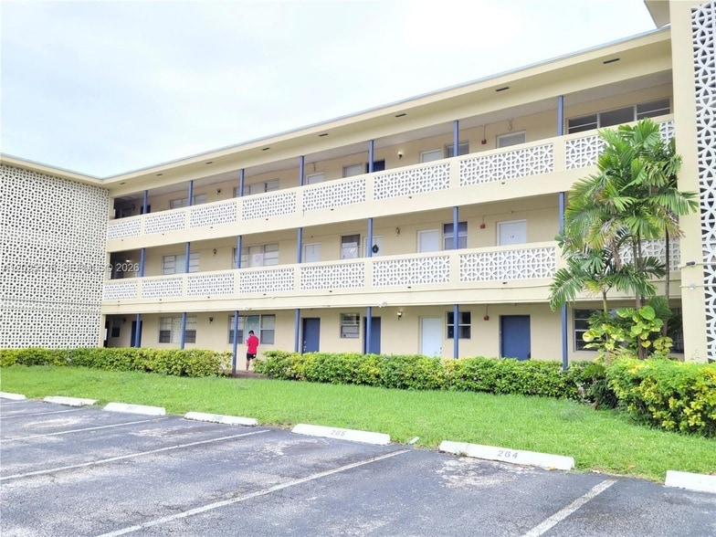 Photo - 11960 NE 19th Drive Unit 16