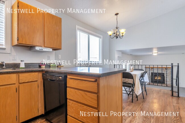 Building Photo - Beautiful 4-Bed Home in Vibrant Salt Lake ...