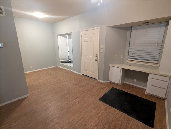Building Photo - 3316 Guadalupe St
